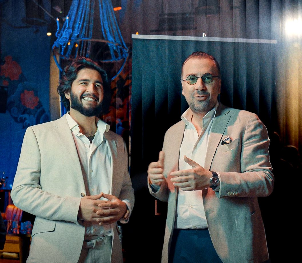 Yanis Chkhatval with a Legends member